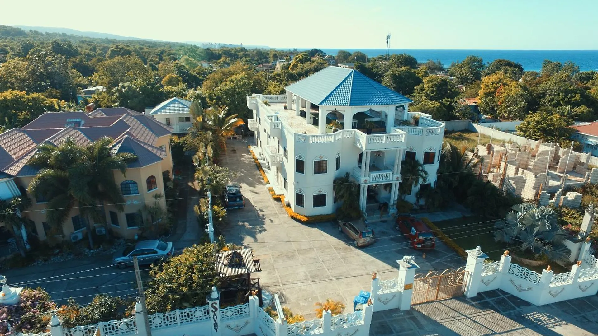 Little Savoy Guest House New Runaway Bay