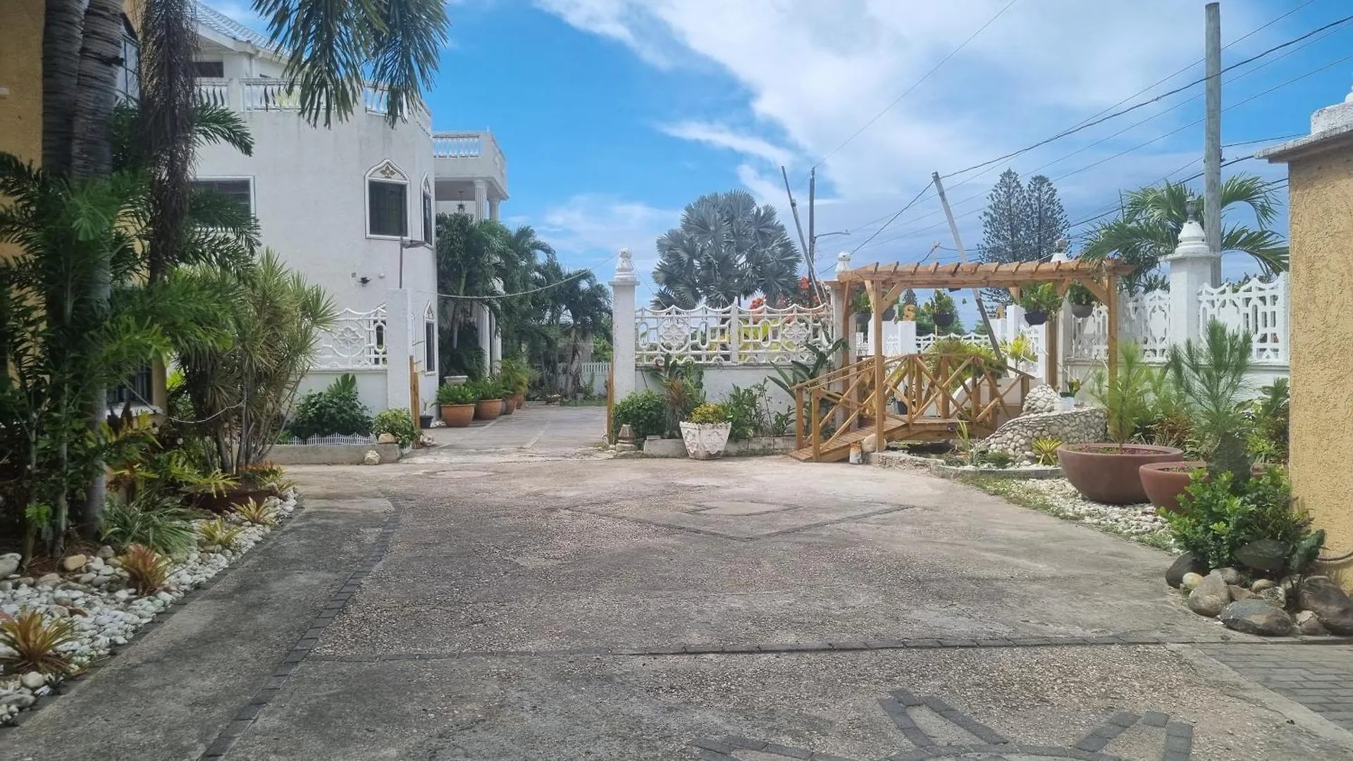 Little Savoy Guest House New Runaway Bay Apartmán
