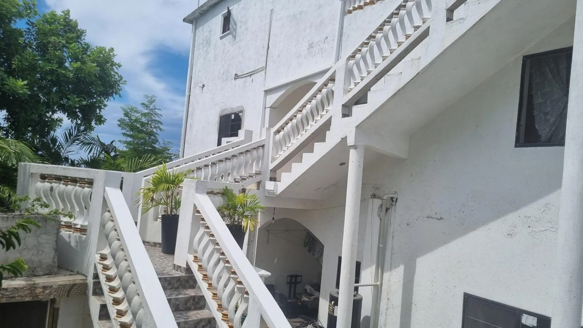 Little Savoy Guest House New Runaway Bay Apartmán