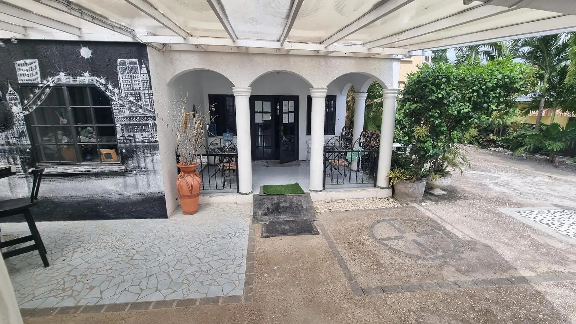 Little Savoy Guest House New Runaway Bay Apartmán