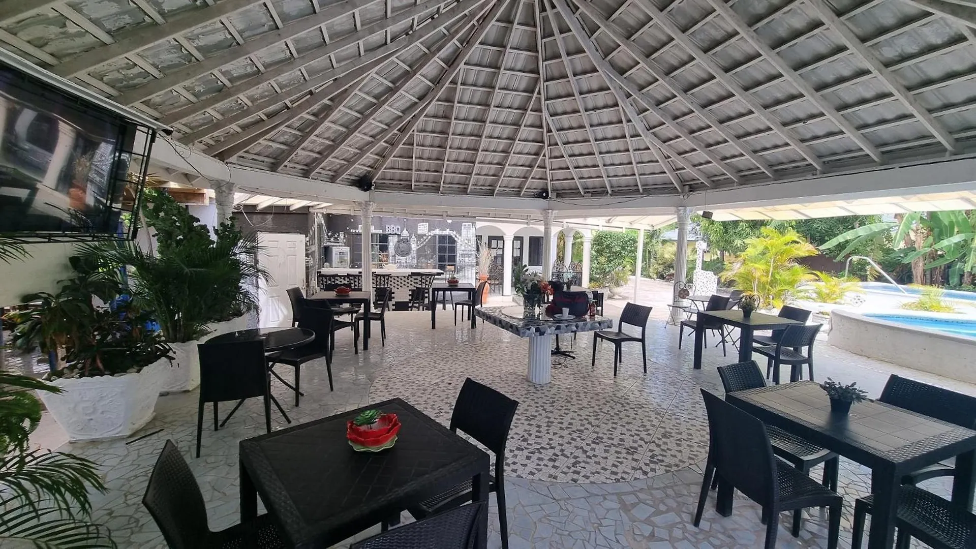 Little Savoy Guest House New Runaway Bay