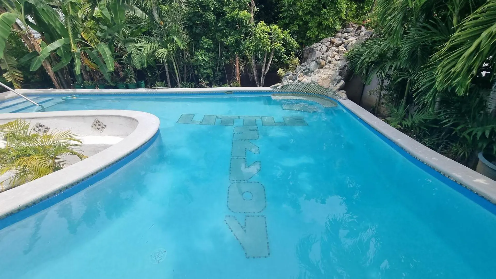 Little Savoy Guest House New Runaway Bay