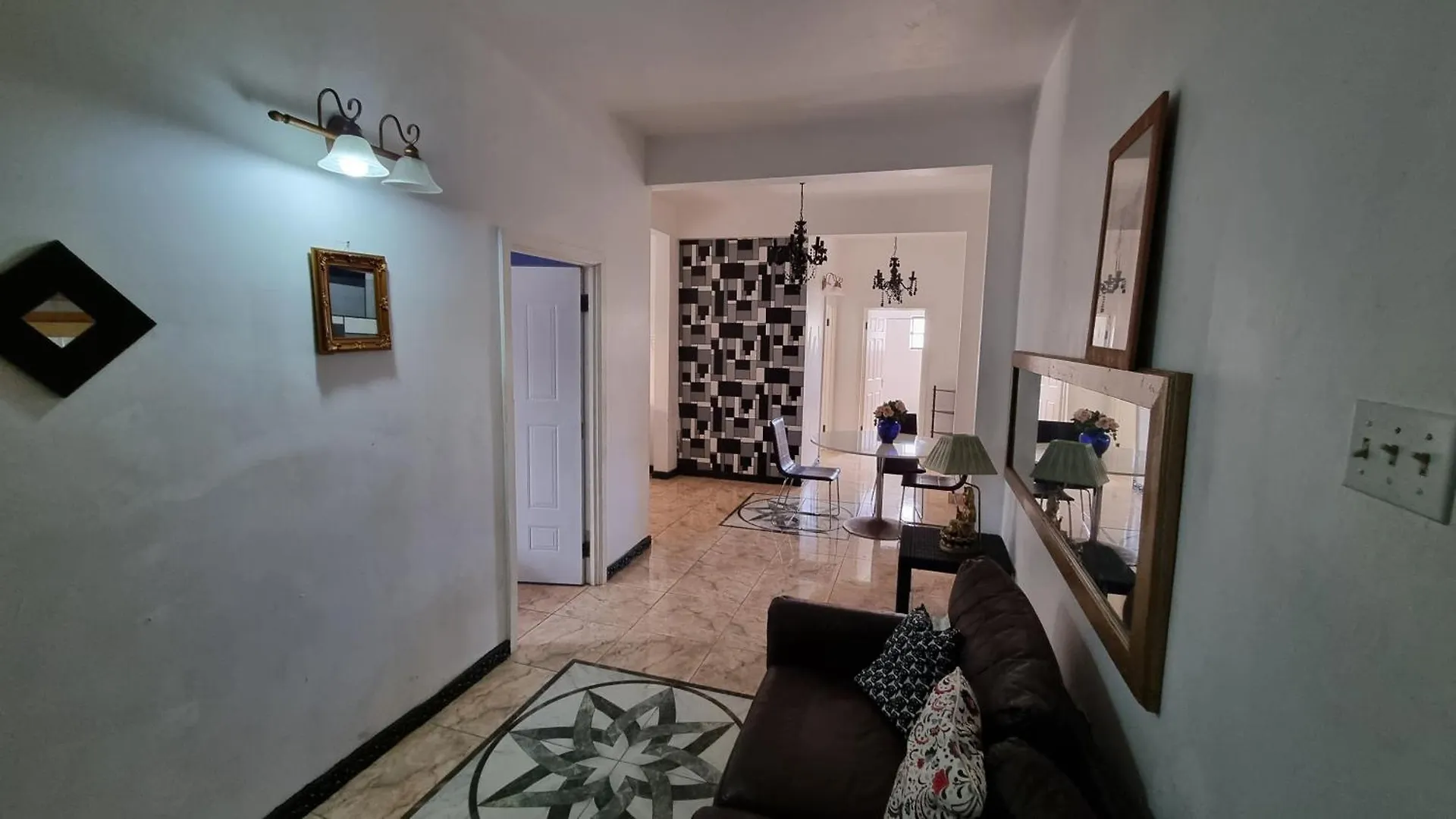 Little Savoy Guest House New Runaway Bay
