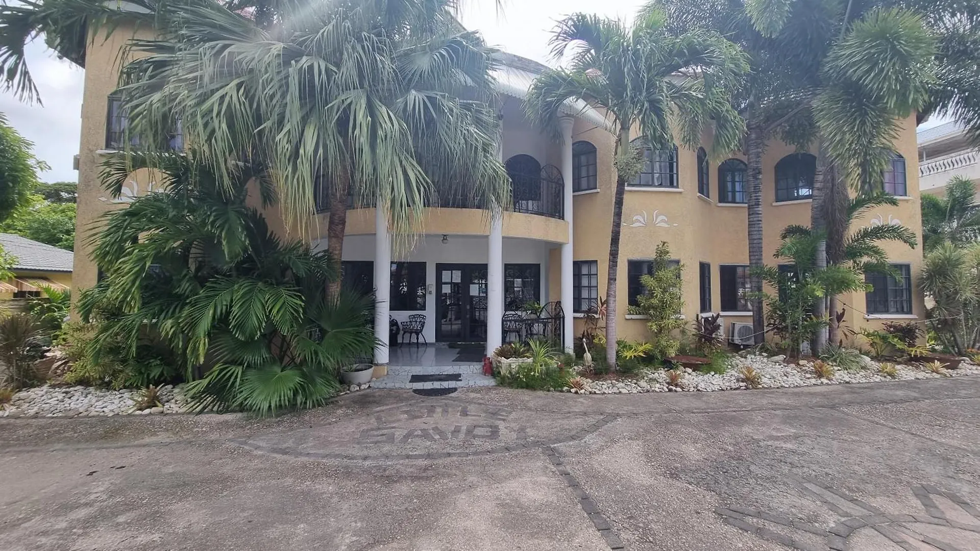 Little Savoy Guest House New Runaway Bay